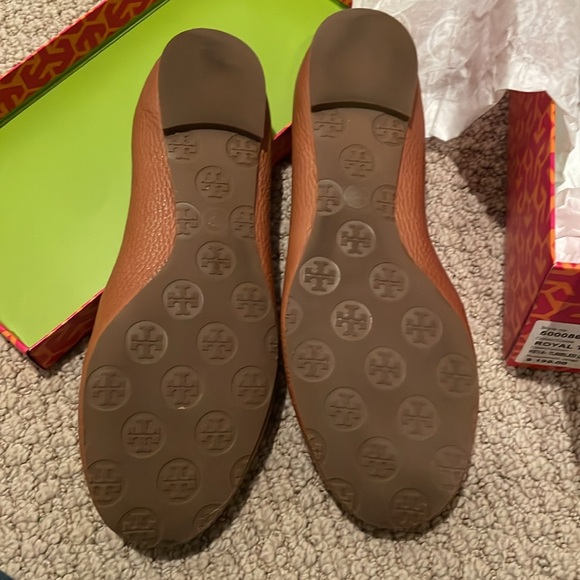 Tory Burch Tan Logo Flats - Picture 2 of 7